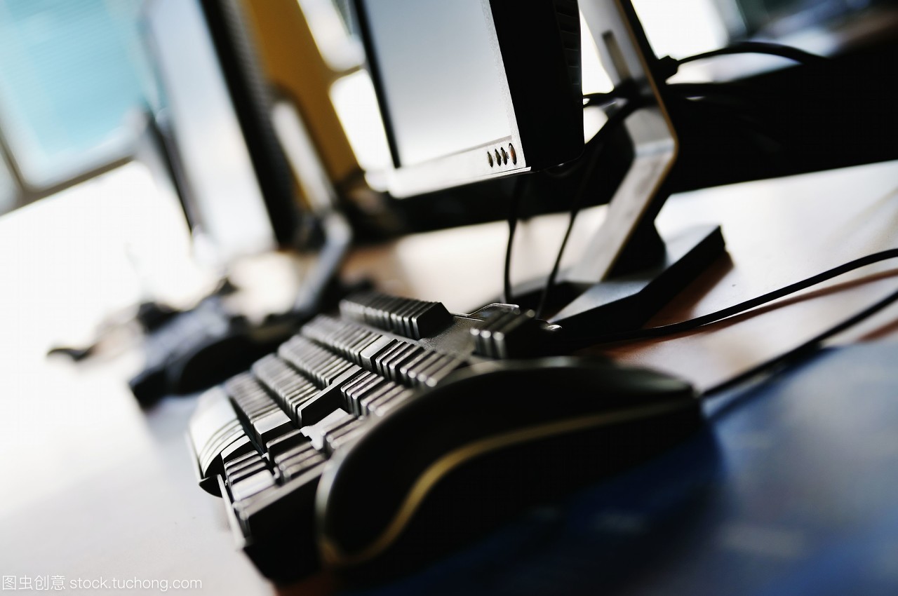 全新電腦與TFT顯示器在現代學校教室的應用